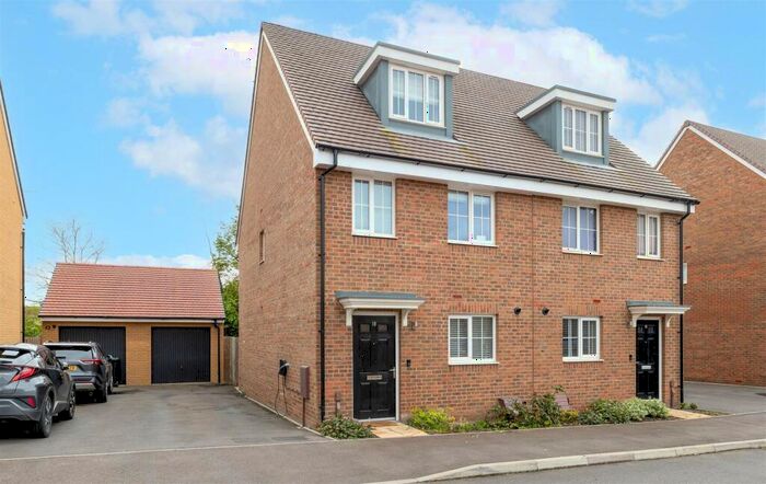 3 Bedroom Semi-Detached House For Sale In Elder Avenue, Stotfold, SG5