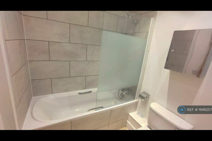 2 Bedroom Flat To Rent In Gerry Raffles Square, London, E15