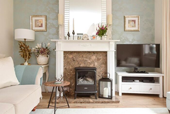 3 Bedroom Semi Detached House For Sale In Linnell Road, Redhill, Surrey, RH1