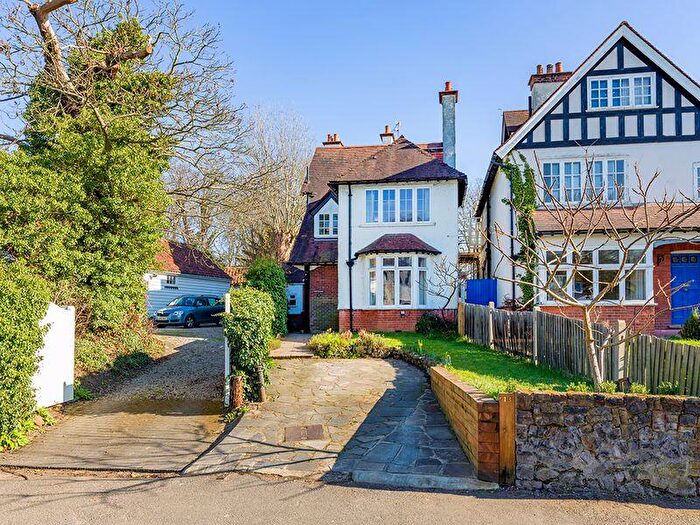 3 Bedroom Flat To Rent In Portsmouth Road, Thames Ditton, KT7