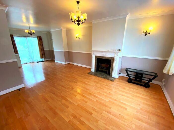 3 Bedroom Terraced House To Rent In Burtingbridge Road, Newbury Park, IG2