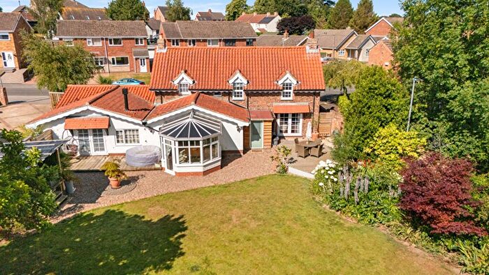 4 Bedroom Detached House For Sale In Maple Avenue, Keelby, N E Lincolnshire, DN41