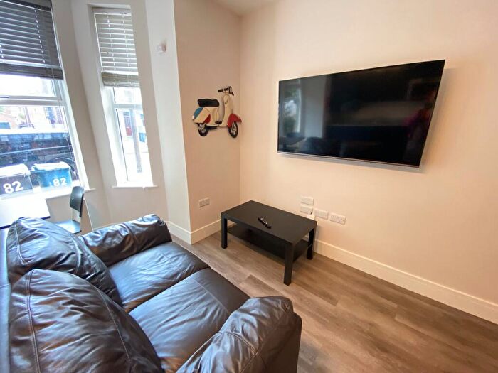 2 Bedroom Apartment To Rent In Flat, P- Henry Road, West Bridgford, Nottingham, NG2