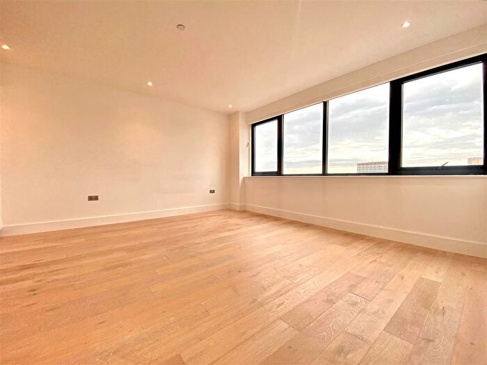 1 Bedroom Flat To Rent In Romney Place, Maidstone, ME15