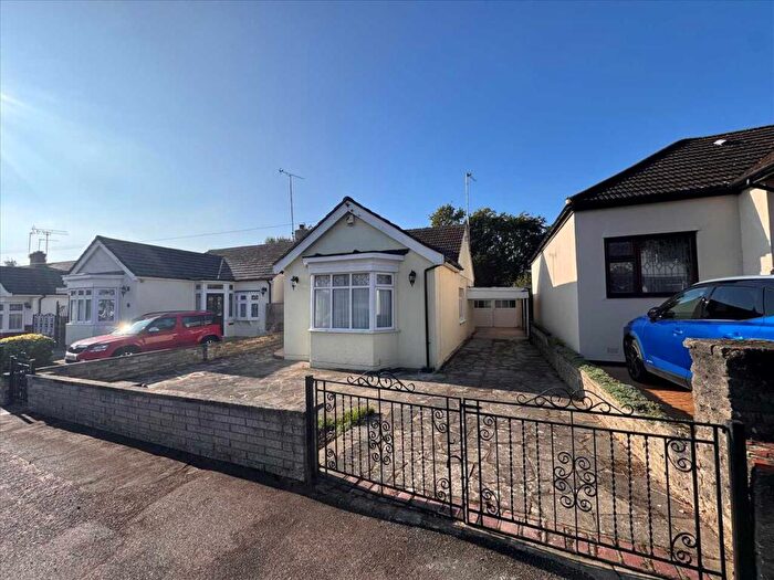 2 Bedroom Bungalow To Rent In Woodhall Cresent, Hornchurch, RM11