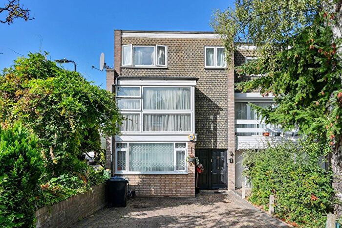 1 Bedroom Property To Rent In Templewood, Ealing, London, W13