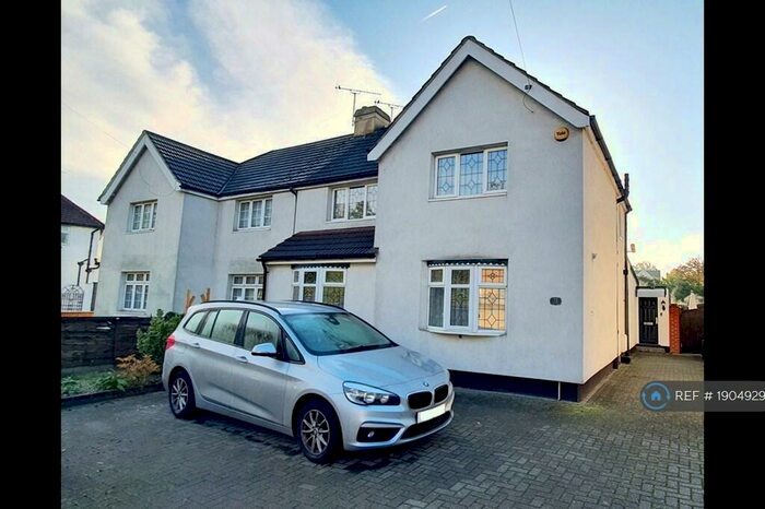 4 Bedroom Semi-Detached House To Rent In Squirrels Heath Lane, Hornchurch, RM11
