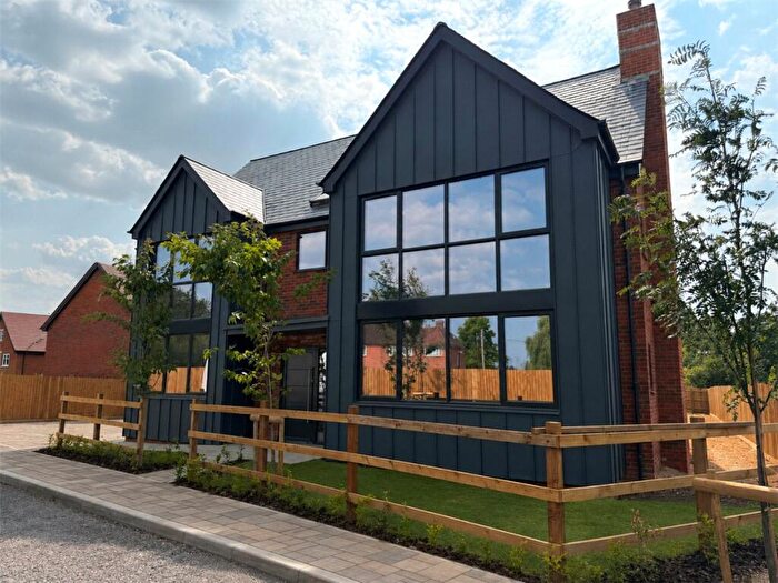 4 Bedroom Detached House For Sale In Cleridge Place, Bishops Green, Berkshire, RG20