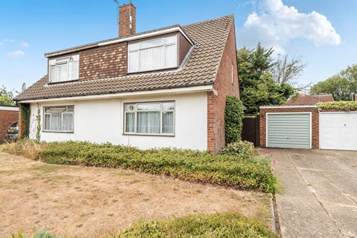 3 Bedroom Semi-Detached House For Sale In Morris Way, London Colney, St. Albans, AL2