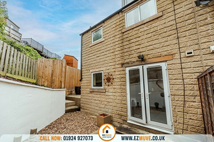 3 Bedroom End Of Terrace House For Sale In Sugar Lane, Dewsbury, WF12