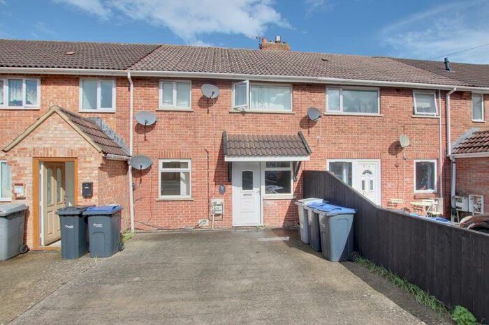 2 Bedroom Flat To Rent In Summerleaze, Trowbridge, BA14