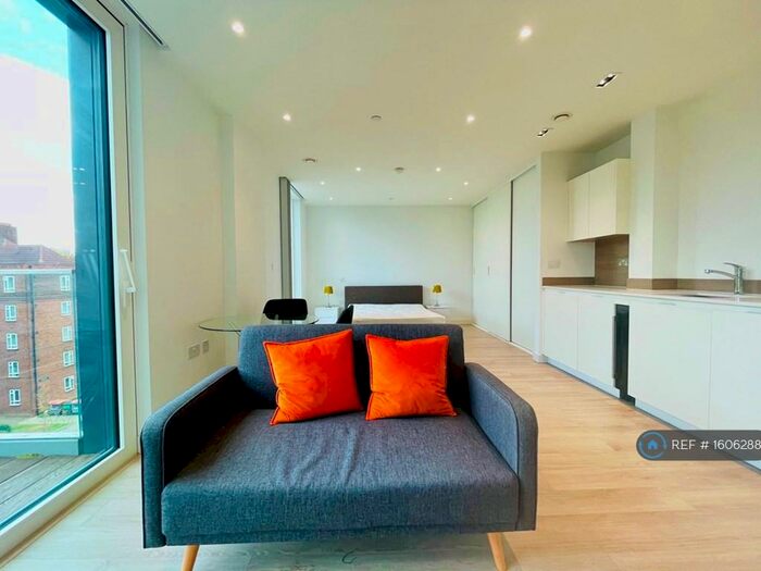 Studio To Rent In Odell House, London, N4