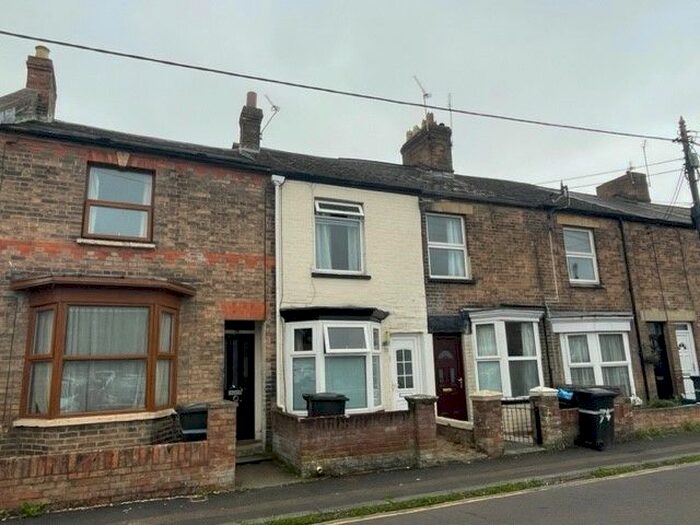 2 Bedroom Terraced House To Rent In Wood Street, Taunton, Somerset, TA1