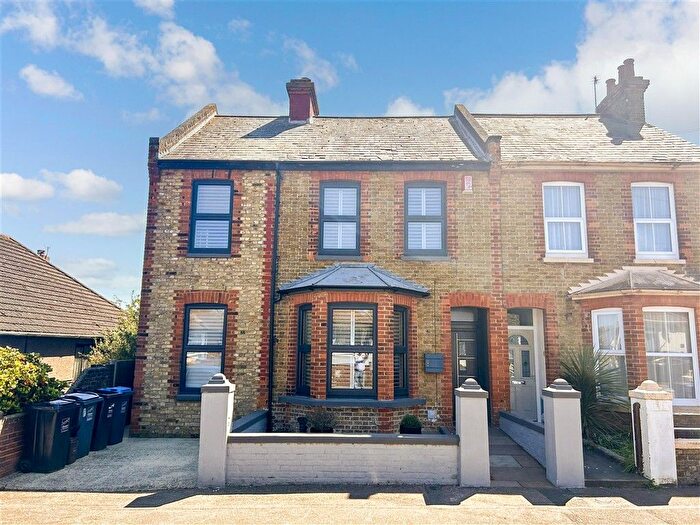 4 Bedroom Semi-Detached House For Sale In Kings Avenue, Ramsgate, Kent, CT12