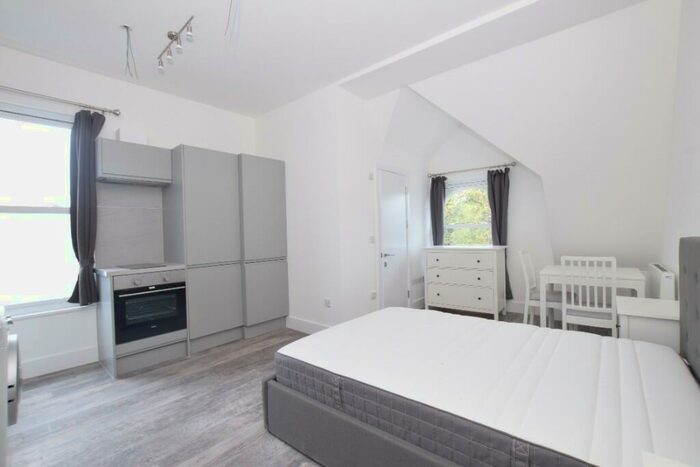 Studio To Rent In Cedar Road, Sutton, Surrey, SM2