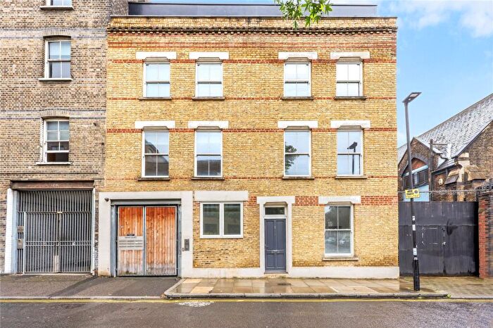 1 Bedroom Penthouse To Rent In Gifford Street, N1