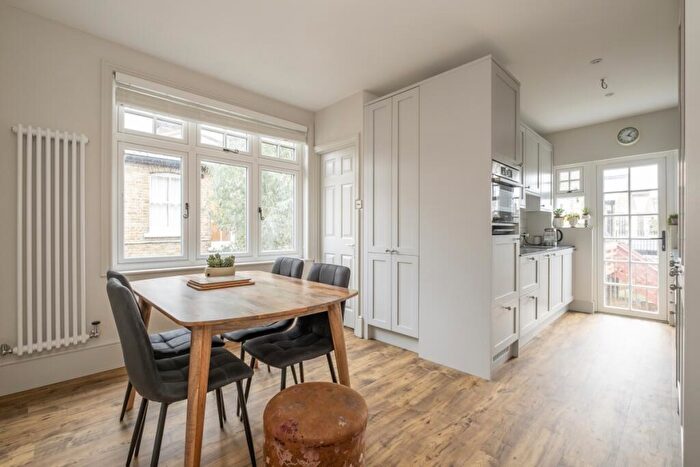 3 Bedroom Maisonette To Rent In Cowley Road London, SW14