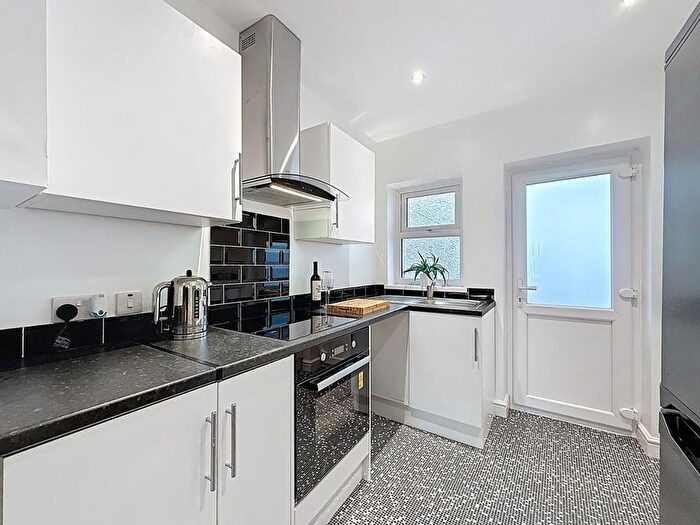 2 Bedroom End Of Terrace House To Rent In Cumnock Place, Cardiff, CF24