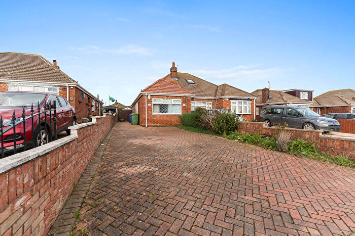 2 Bedroom Semi-Detached Bungalow For Sale In Dudley Place, Cleethorpes, DN35