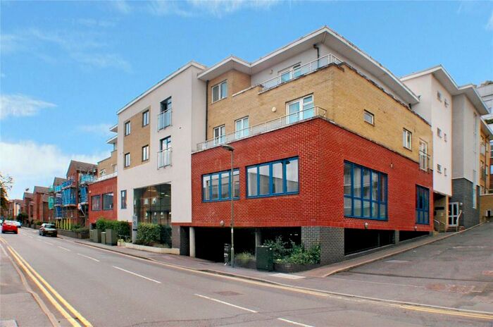 1 Bedroom Flat To Rent In Walnut Tree Close, Guildford, GU1