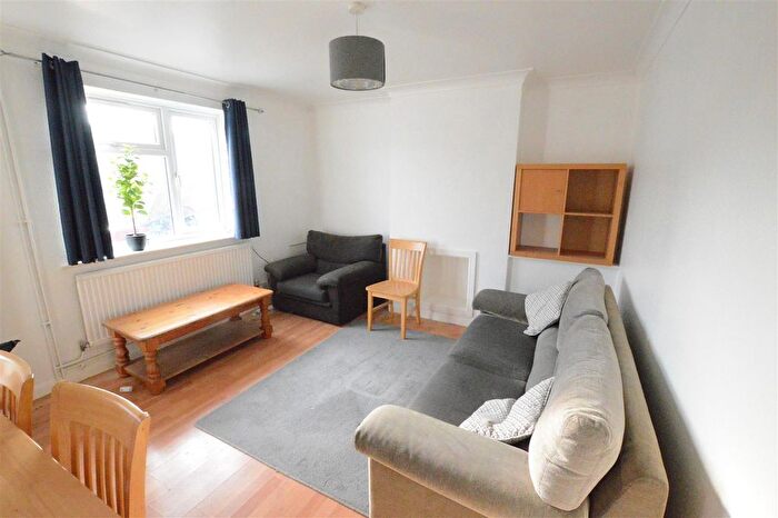 3 Bedroom Property To Rent In Northern Road, Slough, SL2