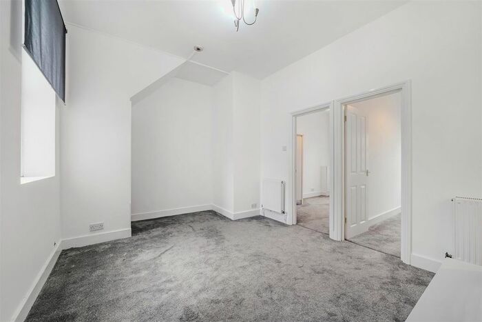 2 Bedroom Flat To Rent In Parish Lane, Penge, SE20