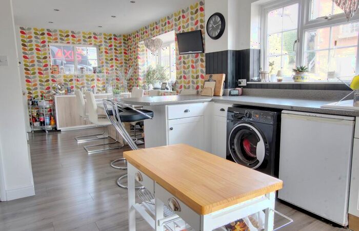 4 Bedroom Detached House For Sale In Amberslade Walk, Dibden Purlieu, SO45