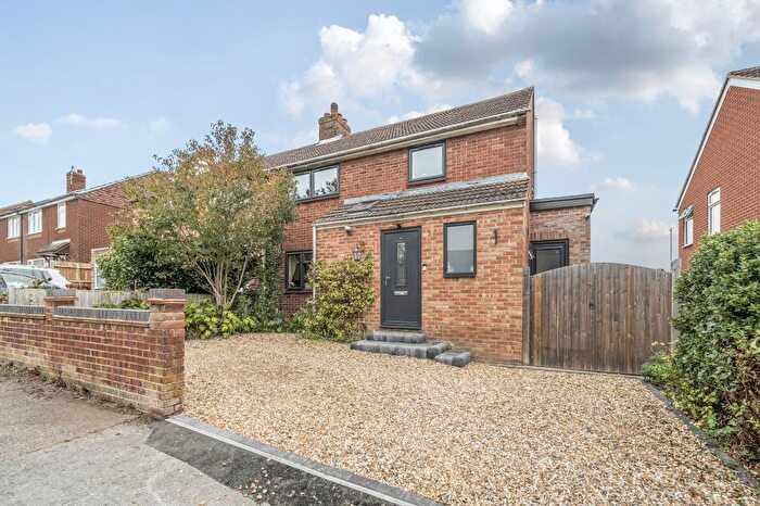4 Bedroom Semi-Detached House For Sale In Kennington, Oxford, OX1