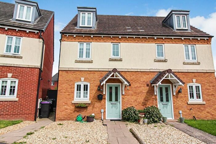 4 Bedroom Semi-Detached House For Sale In Lawford Gardens, Gobowen, Oswestry, SY11