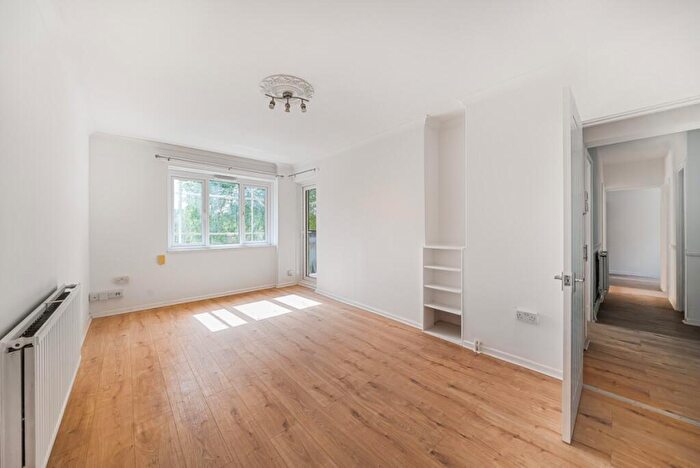 3 Bedroom Flat To Rent In Kingswood Estate, London, SE21
