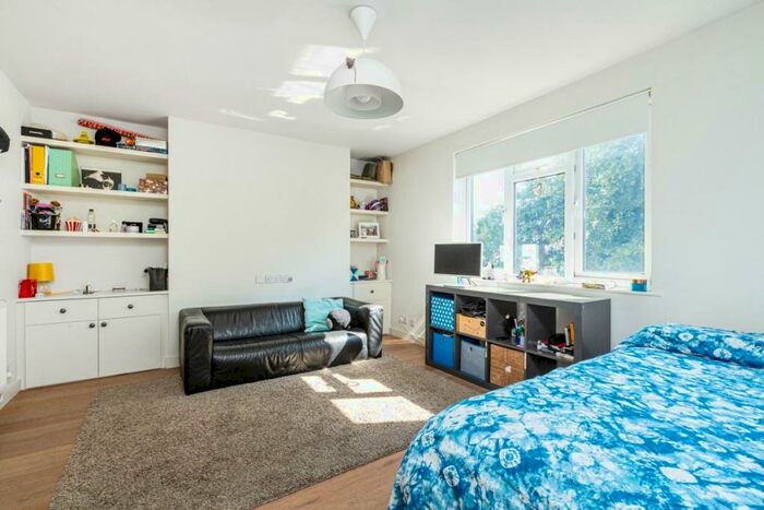 Apartment To Rent In St. Marks Grove Chelsea, SW10