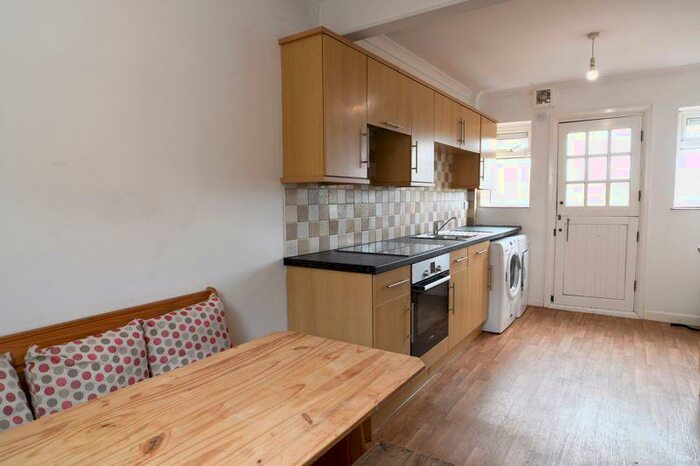 5 Bedroom Detached House To Rent In Waverley Crescent, Brighton, BN1