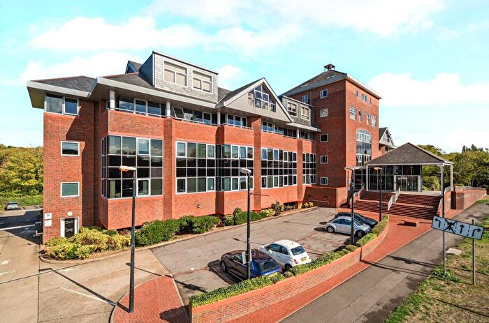 1 Bedroom Flat For Sale In Ladymead, Guildford, Surrey, GU1