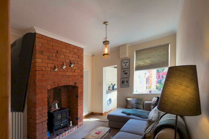 2 Bedroom Cottage To Rent In New Road, Studley, B80