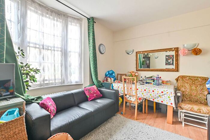 2 Bedroom Flat For Sale In Porchester Road, Queensway, London, W2