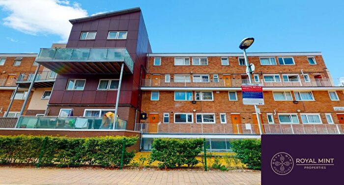 4 Bedroom Flat To Rent In Wager Street, Mile End, London, E3