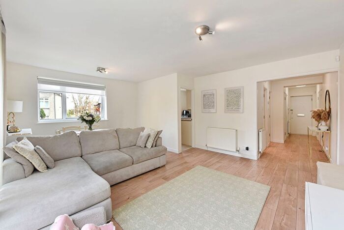 1 Bedroom Flat For Sale In Warwick Road, South Lodge Warwick Road, EN5