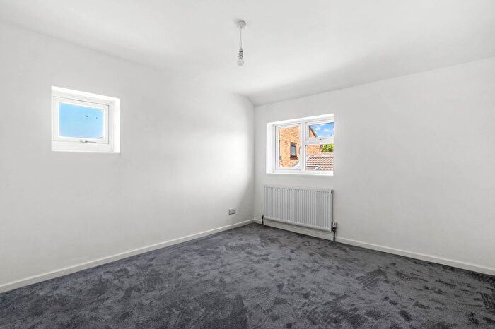 3 Bedroom End Of Terrace House For Sale In Berkeley Close, Whittington, Worcester., WR5