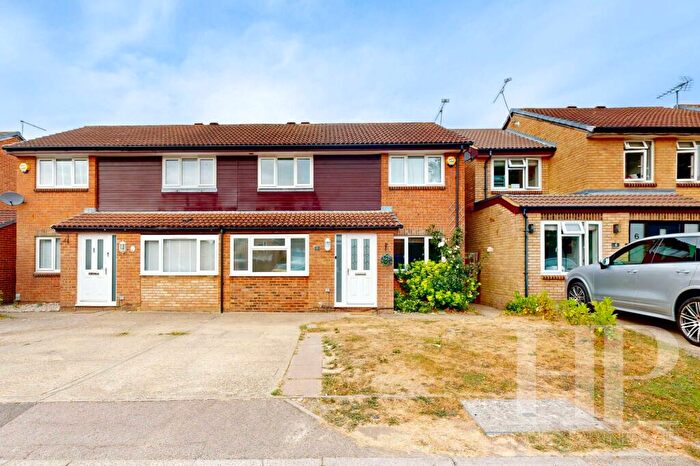 3 Bedroom Semi-Detached House For Sale In Greyhound Slip, Worth, RH10