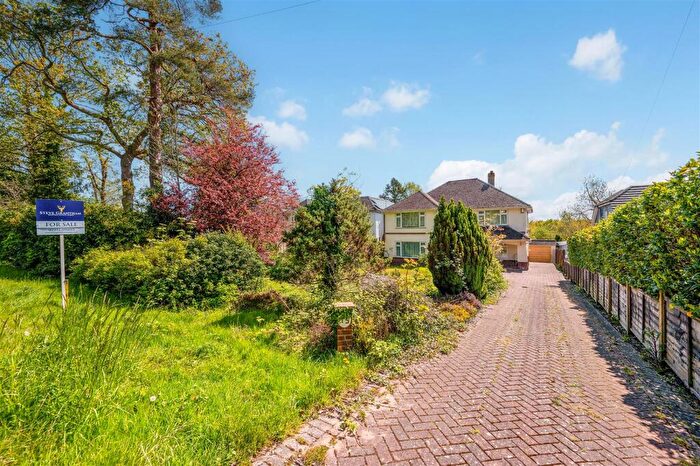 5 Bedroom Detached House For Sale In Portsmouth Road, Horndean, PO8