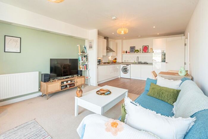 1 Bedroom Apartment To Rent In Barns Place, Barns Road, Oxford, OX4