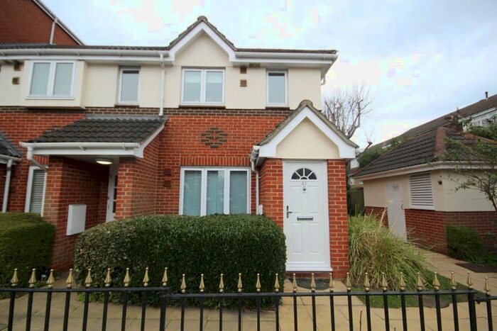 1 Bedroom Ground Flat To Rent In Melford Place, Ongar Road, Brentwood, Essex, CM15