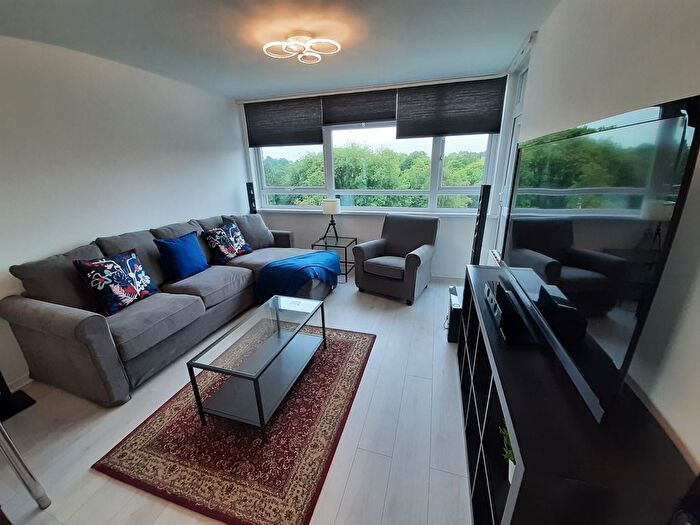 2 Bedroom Flat To Rent In Chadbrook Crest, Harborne, B15