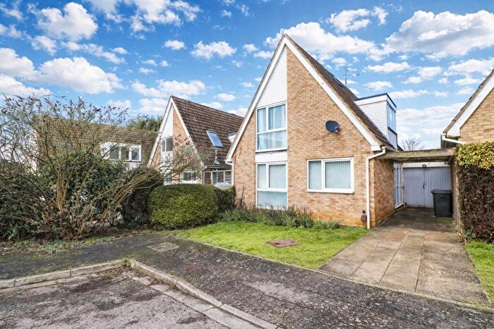 3 Bedroom Detached House For Sale In Glenfield Close, Rushden, NN10