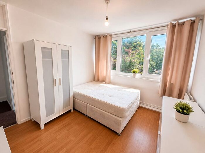 4 Bedroom Maisonette To Rent In Ibsley Gardens, Wandsworth, SW15