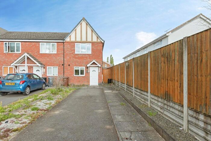 2 Bedroom End Of Terrace House For Sale In Queens Close, Leicester, Leicestershire, LE9