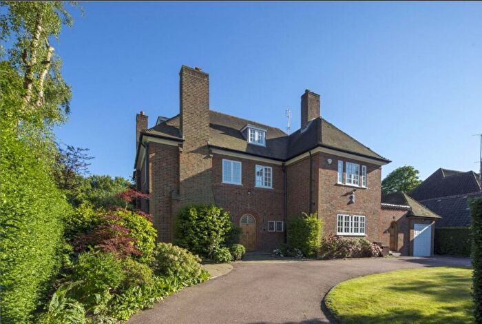 5 Bedroom Detached House To Rent In Neville Drive, Hampstead Garden Suburb, N2