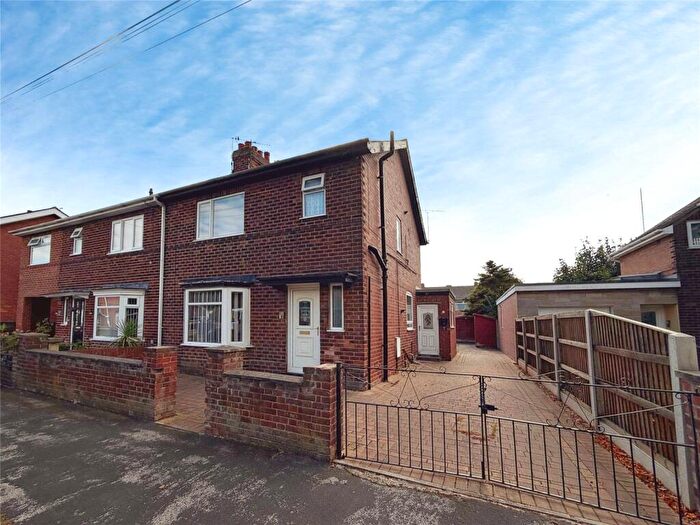 3 Bedroom Semi-Detached House For Sale In Clovelly Road, Edenthorpe, Doncaster, South Yorkshire, DN3