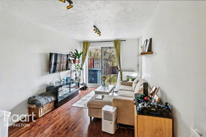 1 Bedroom Terraced House For Sale In Sandpiper Way, Orpington, BR5