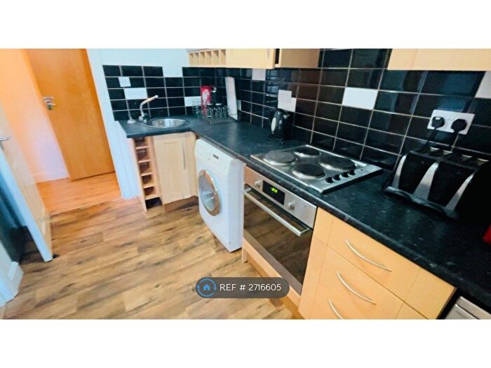 2 Bedroom Flat To Rent In Manchester Road, Huddersfield, HD4